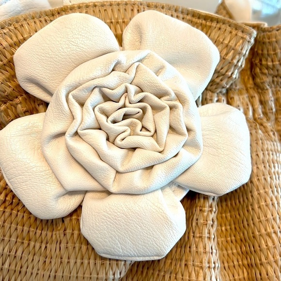 Bueno Hobo Straw Shoulder Bag - Picture 4 of 14